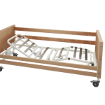 Letto elettrico per lungodegenza 99.18 EAVE TR con sponde in legno massello e funzione Trendelenburg